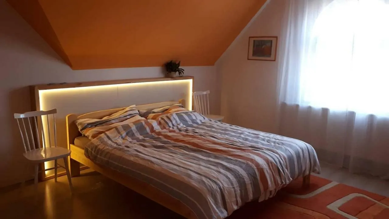 Barátságos ház emelete Hotel Debrecen