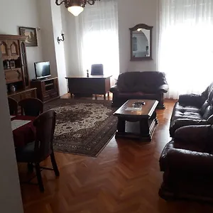 Piac Utcai 2 Vendégház